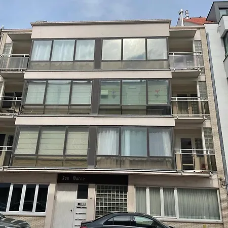 2 Spacieux Pour 4 Personnes Lägenhet Knokke-Heist